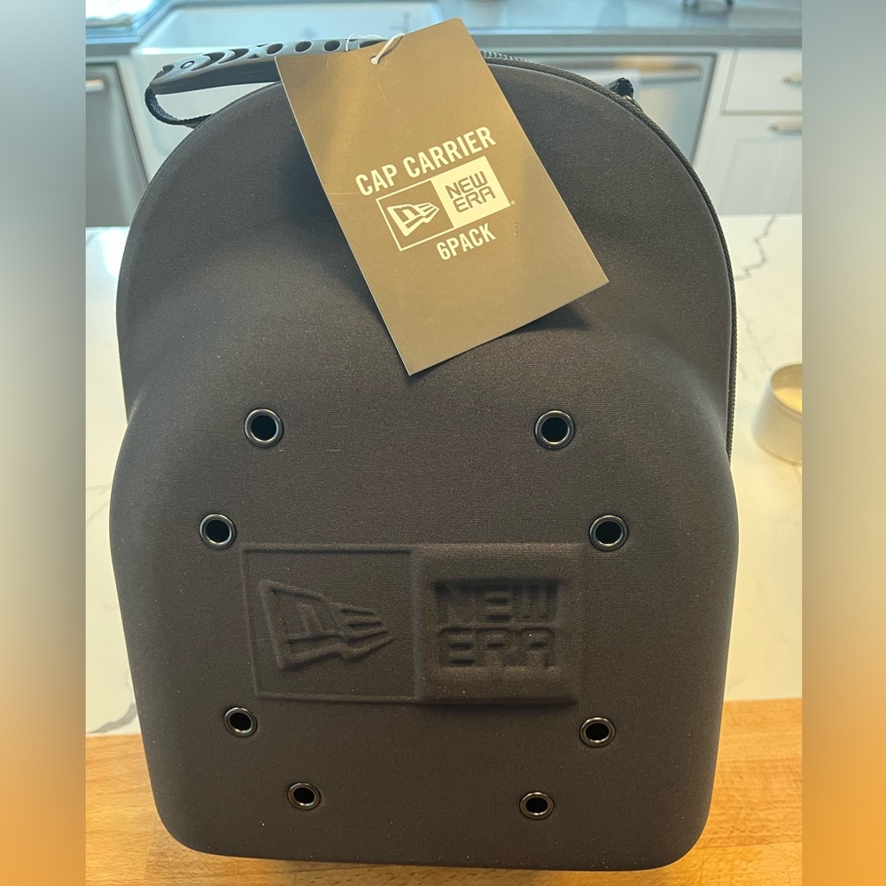 NWT New Era (6) pack hat holder